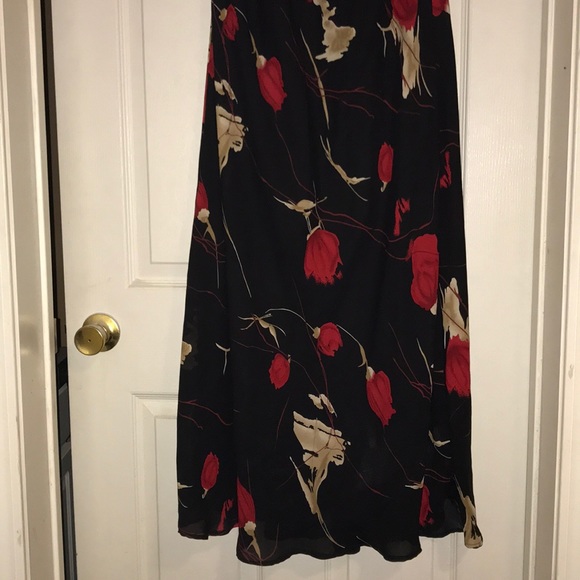 Black/red flowered dress - Picture 2 of 3